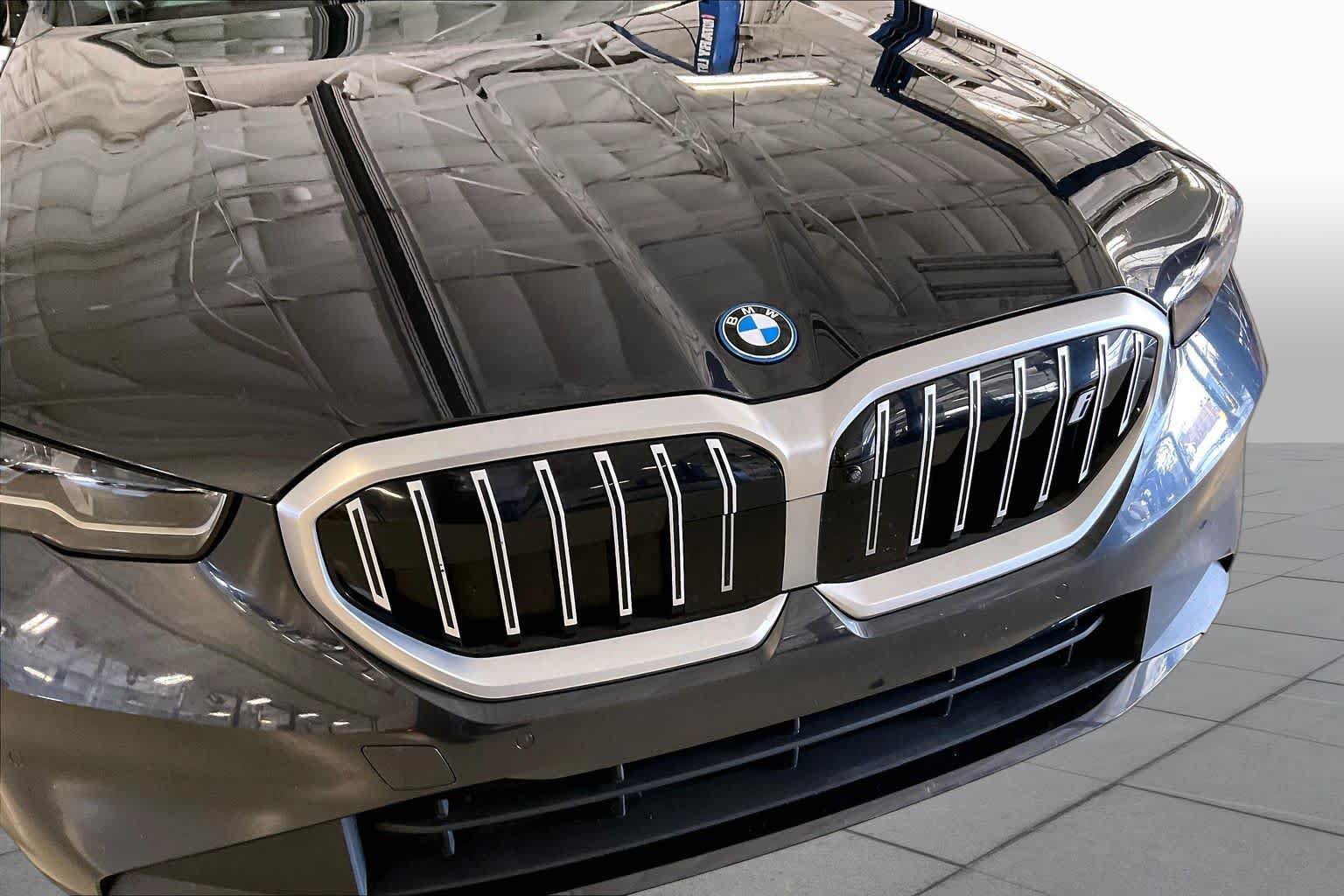 Used 2024 BMW i5 eDrive40i w/ M Sport Package RWD image 29