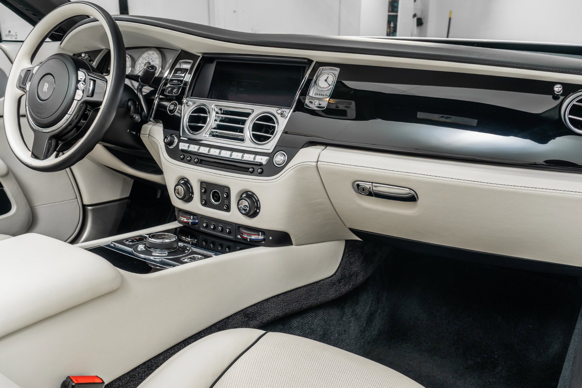 Used 2020 Rolls-Royce Dawn RWD image 14