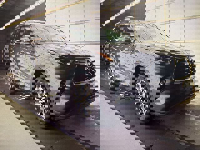 Used 2023 Toyota Highlander XLE