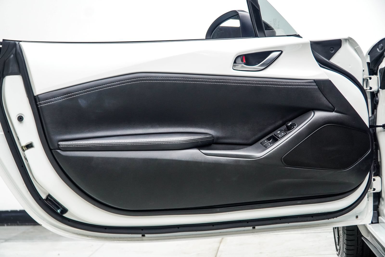 Used 2025 MAZDA MX-5 Miata Club RWD image 35