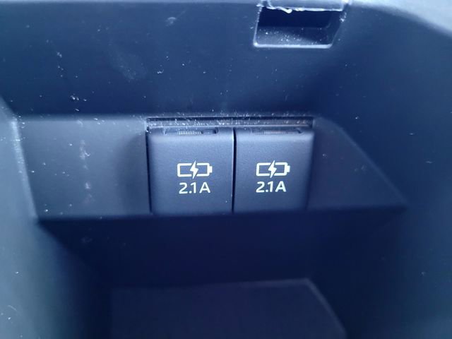 Used 2020 Toyota Camry SE w/ Convenience Package image 19