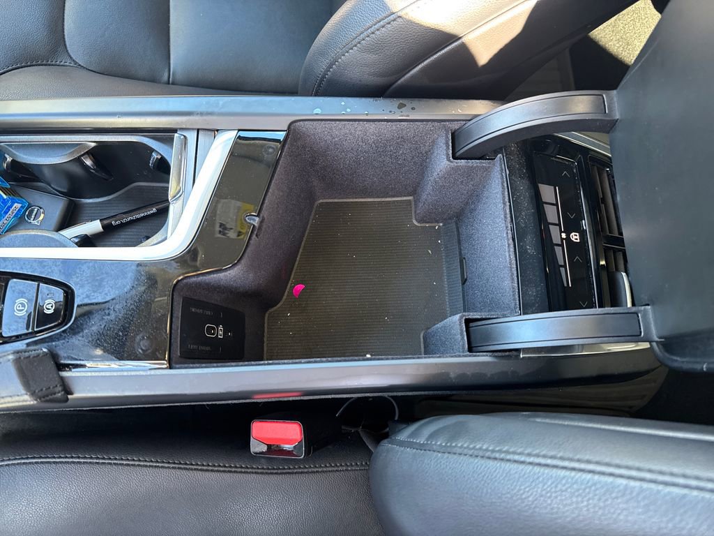 Used 2024 Volvo XC90 B5 Core w/ Protection Package Premier image 30