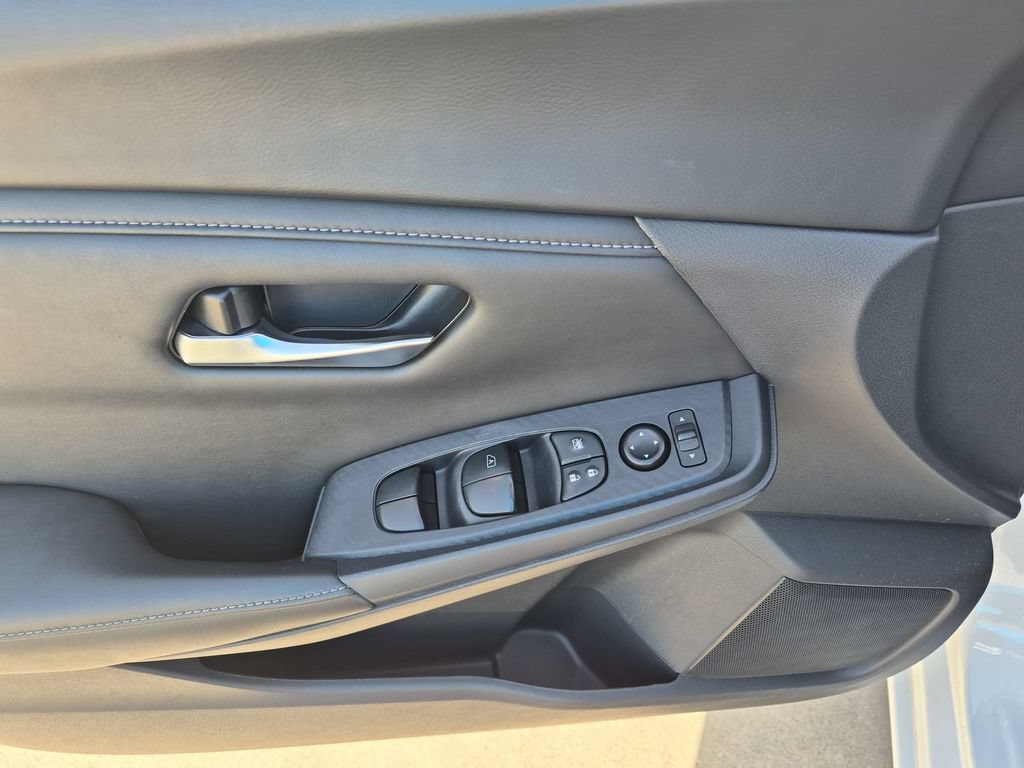 Used 2024 Nissan Sentra SV FWD image 13