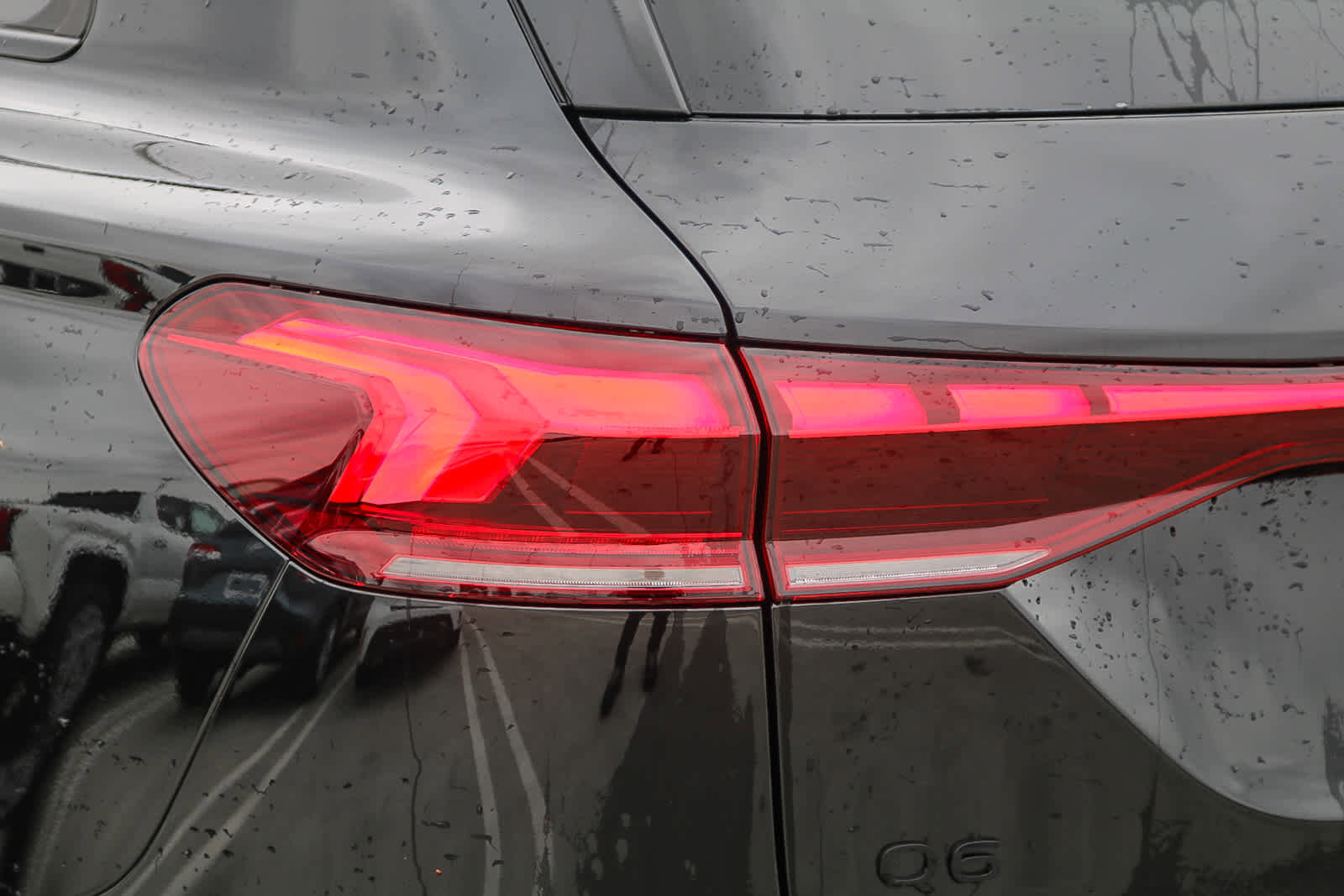 Used 2025 Audi Q6 e-tron Premium w/ Convenience Package image 9