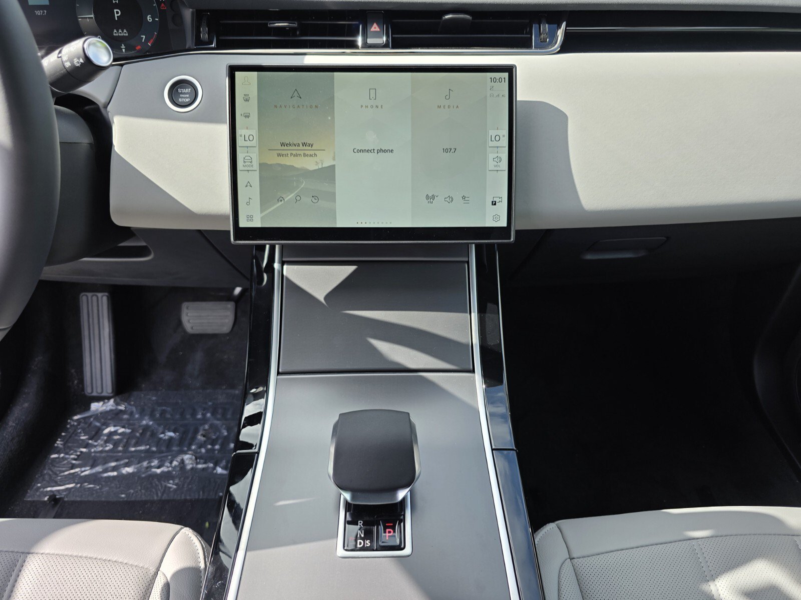New 2026 Land Rover Range Rover Evoque S AWD/4WD image 16