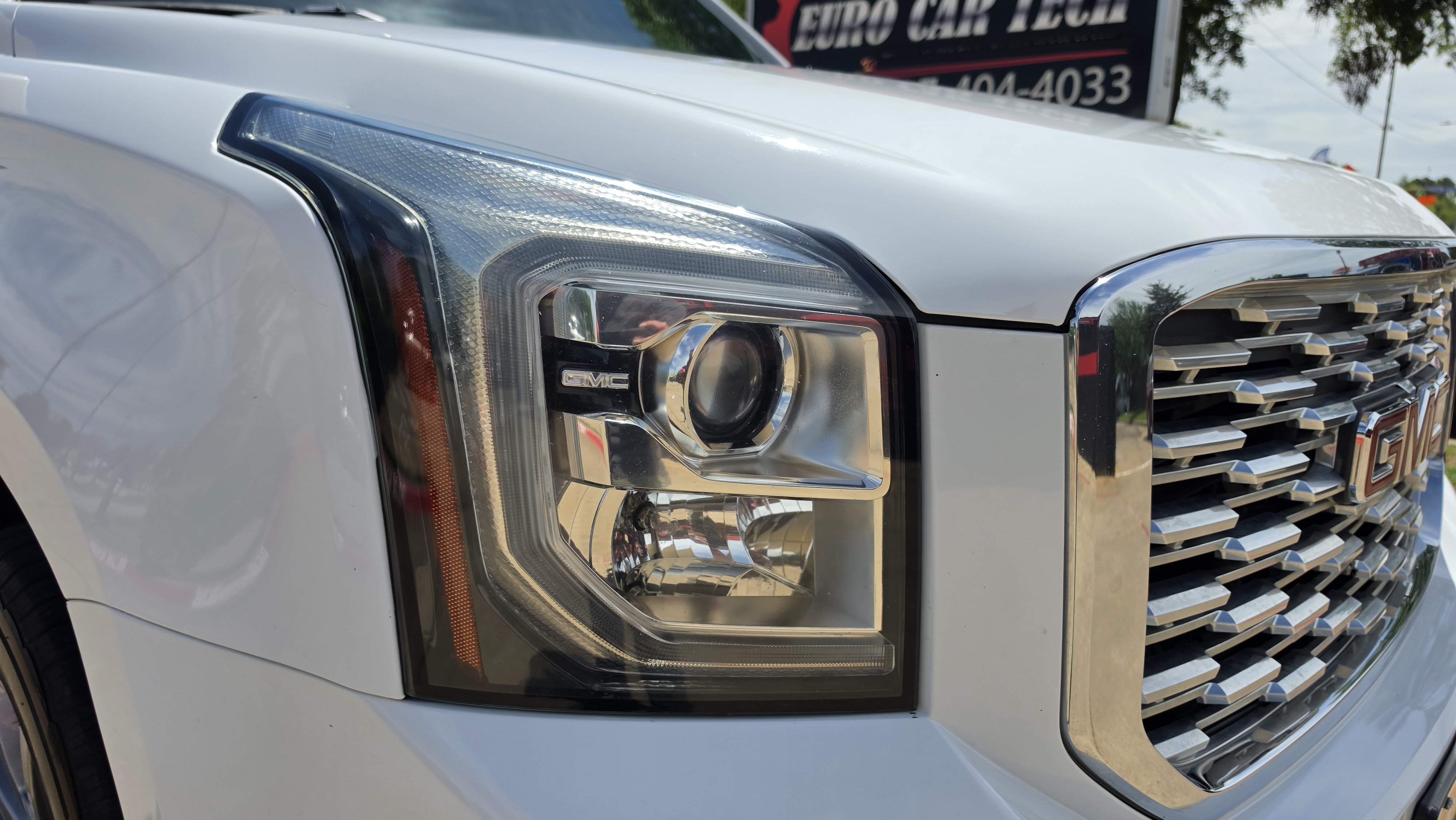 Used 2018 GMC Yukon Denali RWD image 12