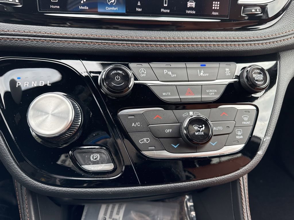 New 2026 Chrysler Pacifica Pinnacle image 25