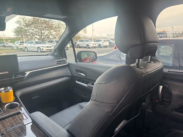 Used 2025 Toyota Sienna Platinum AWD/4WD image 22