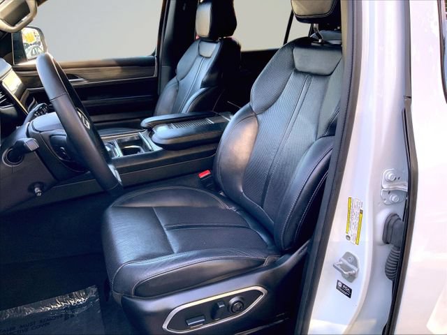 Used 2024 Jeep Wagoneer Series II AWD/4WD image 29