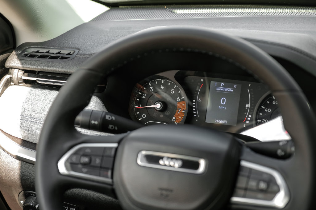 Used 2022 Jeep Compass Latitude AWD/4WD image 28