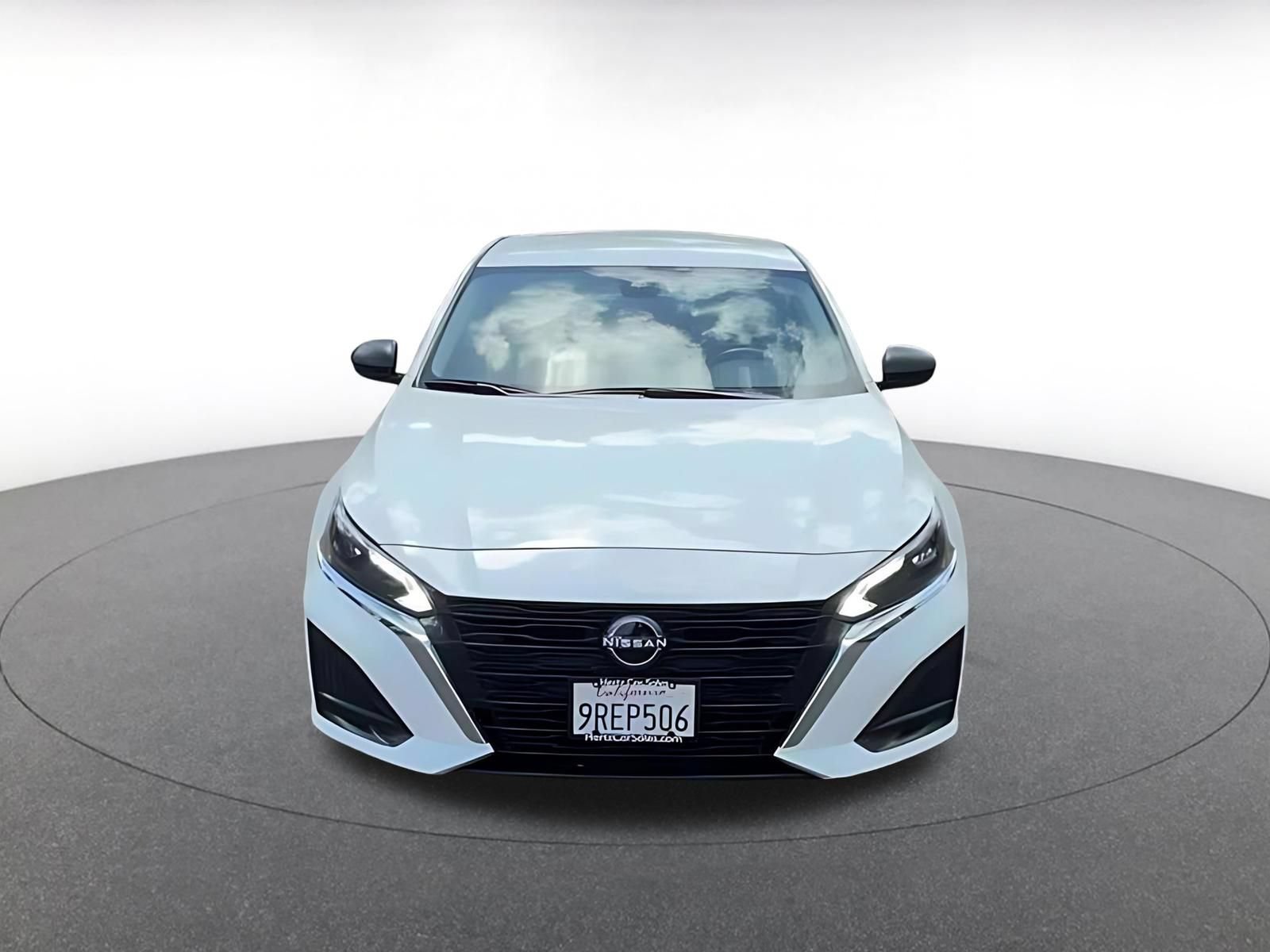 Used 2025 Nissan Altima 2.5 SV FWD image 4