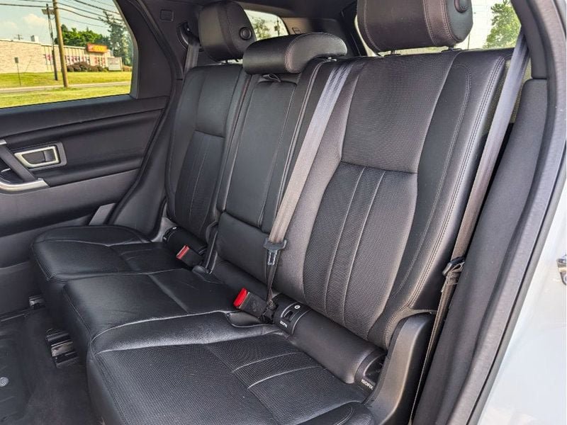Used 2019 Land Rover Discovery Sport HSE AWD/4WD image 18