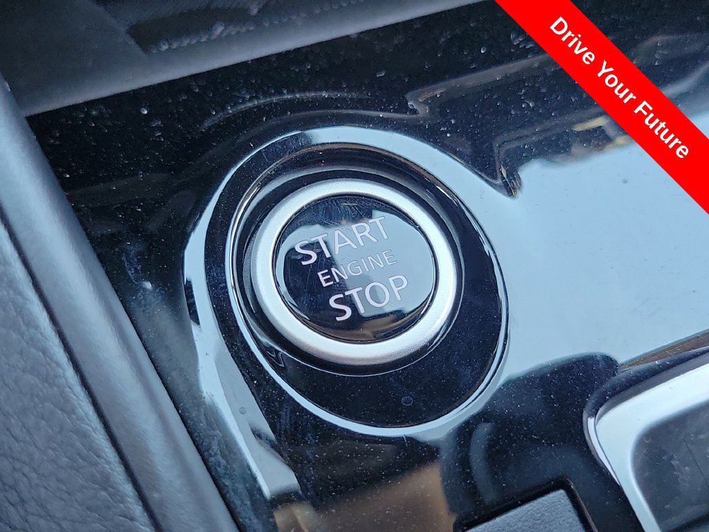 Used 2025 Nissan Versa SV w/ Trunk Package FWD image 9