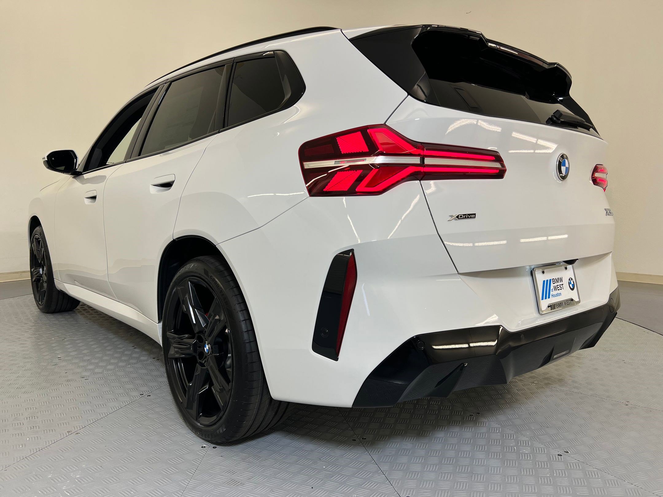 Used 2026 BMW X3 xDrive30 w/ M Sport Package image 3