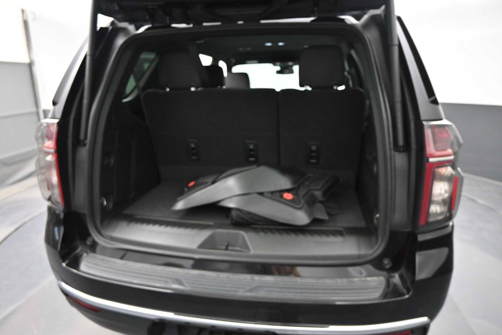 Used 2023 Chevrolet Tahoe LT w/ Luxury Package AWD/4WD image 14