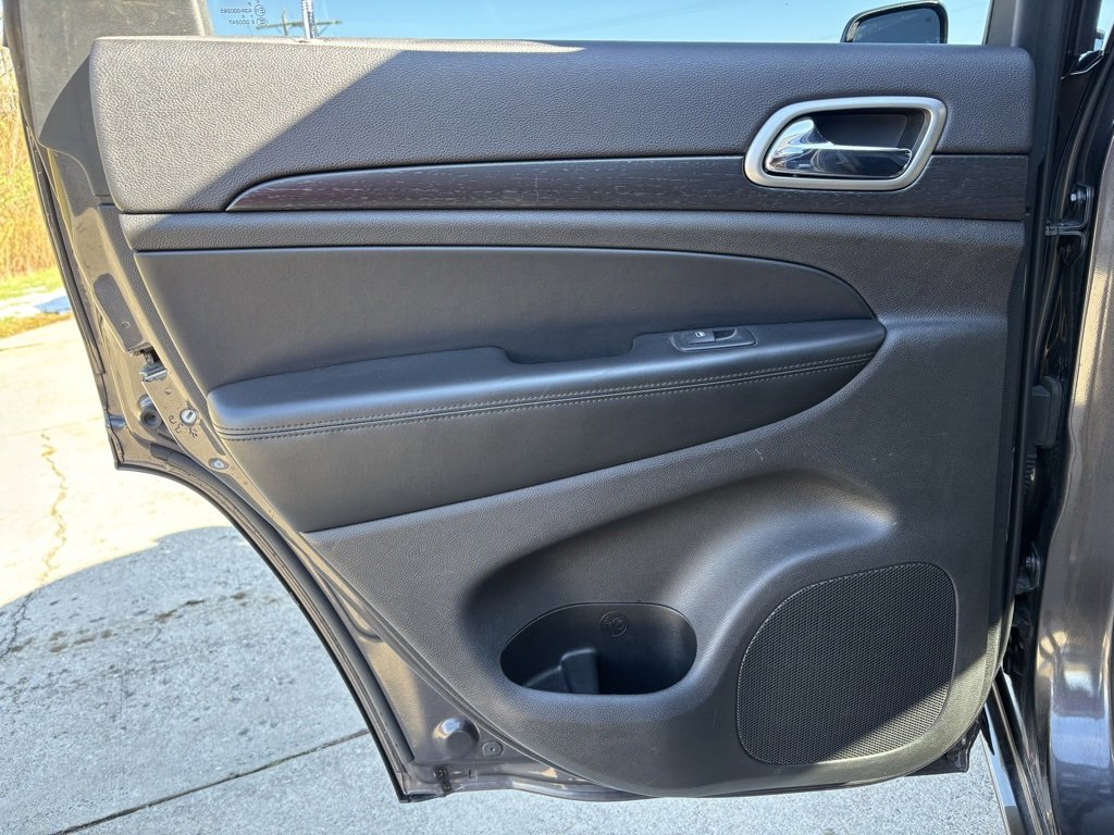 Used 2018 Jeep Grand Cherokee Altitude image 21