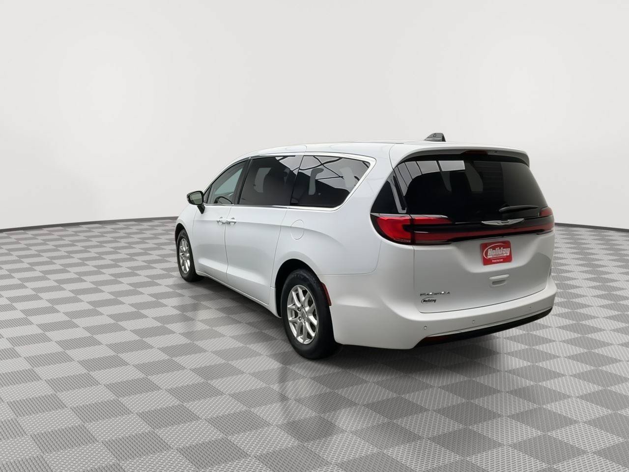 Used 2024 Chrysler Pacifica Touring-L FWD image 36