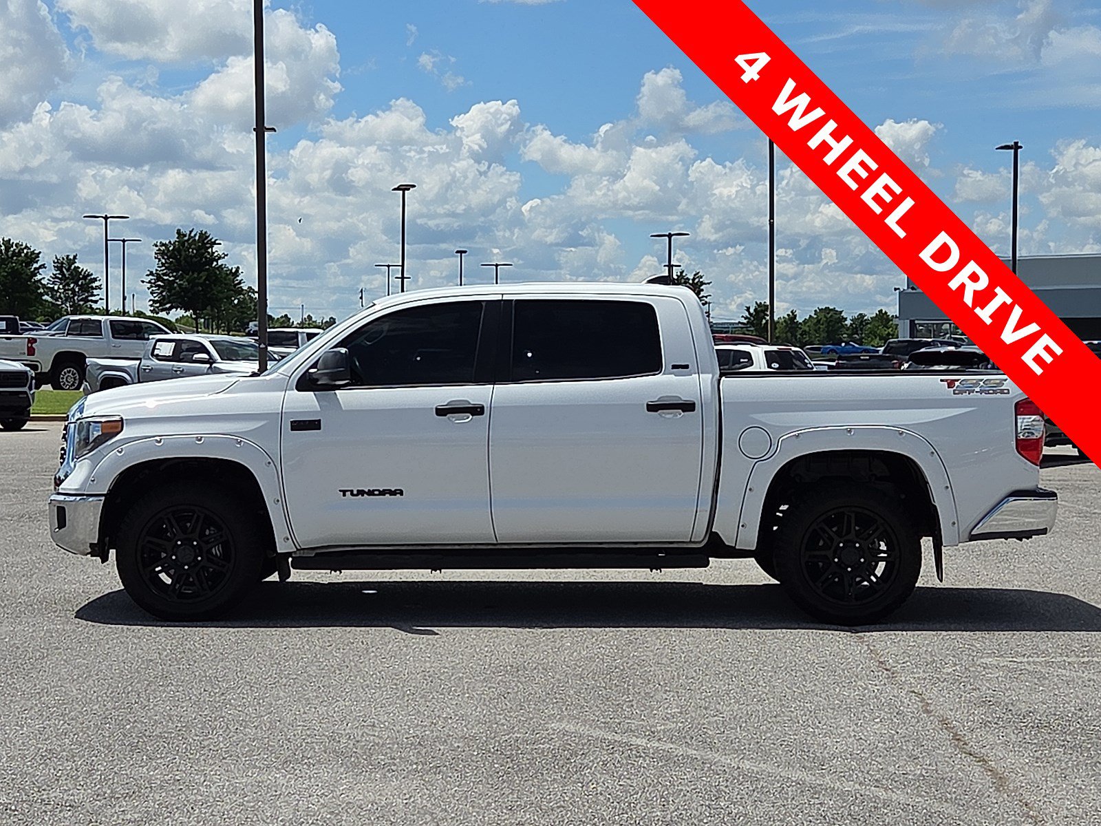Used 2020 Toyota Tundra SR5 w/ SR5 Upgrade Package AWD/4WD image 3