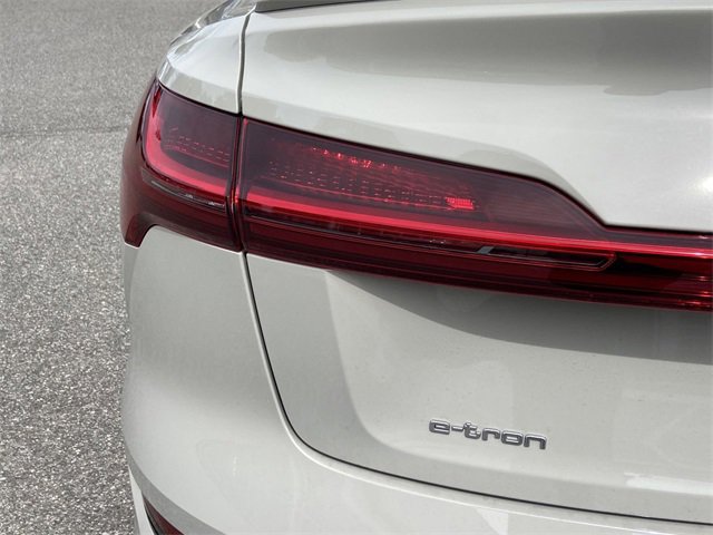 Used 2022 Audi e-tron Premium w/ Convenience Plus Package image 33