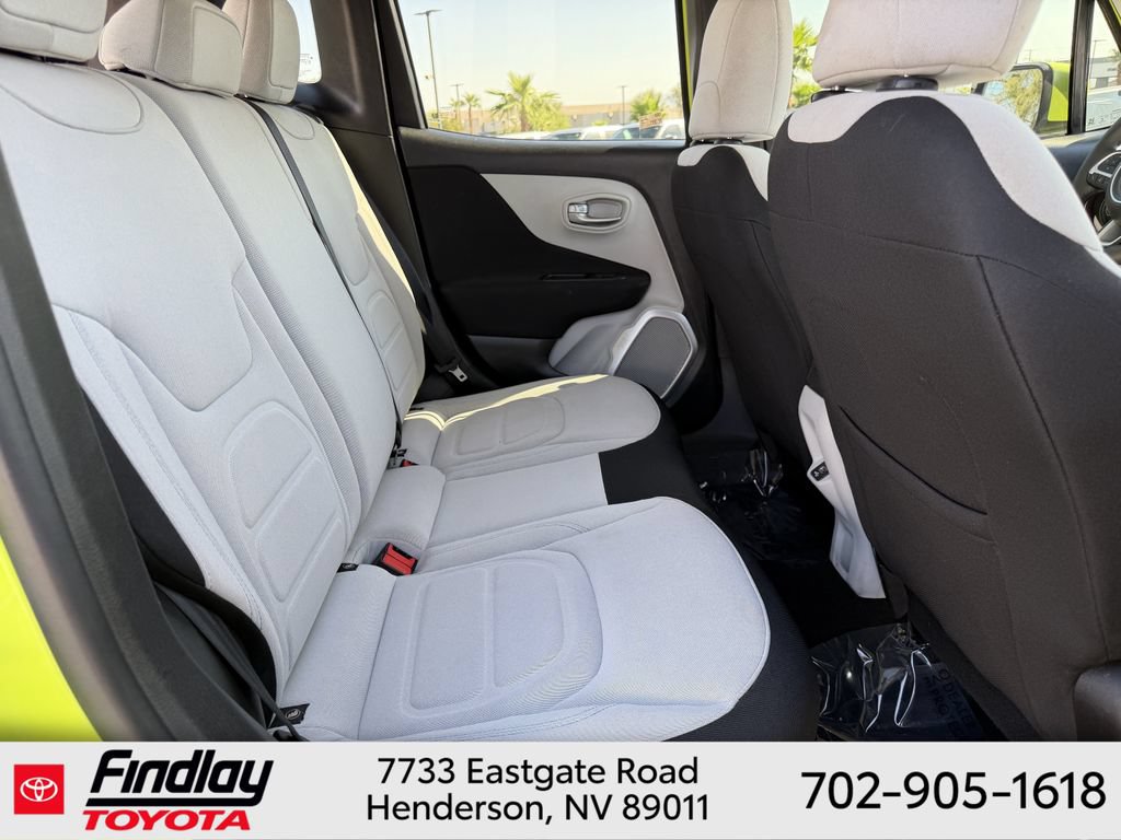 Used 2018 Jeep Renegade Latitude AWD/4WD image 13
