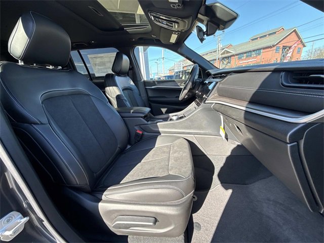 New 2026 Jeep Grand Cherokee Laredo image 34