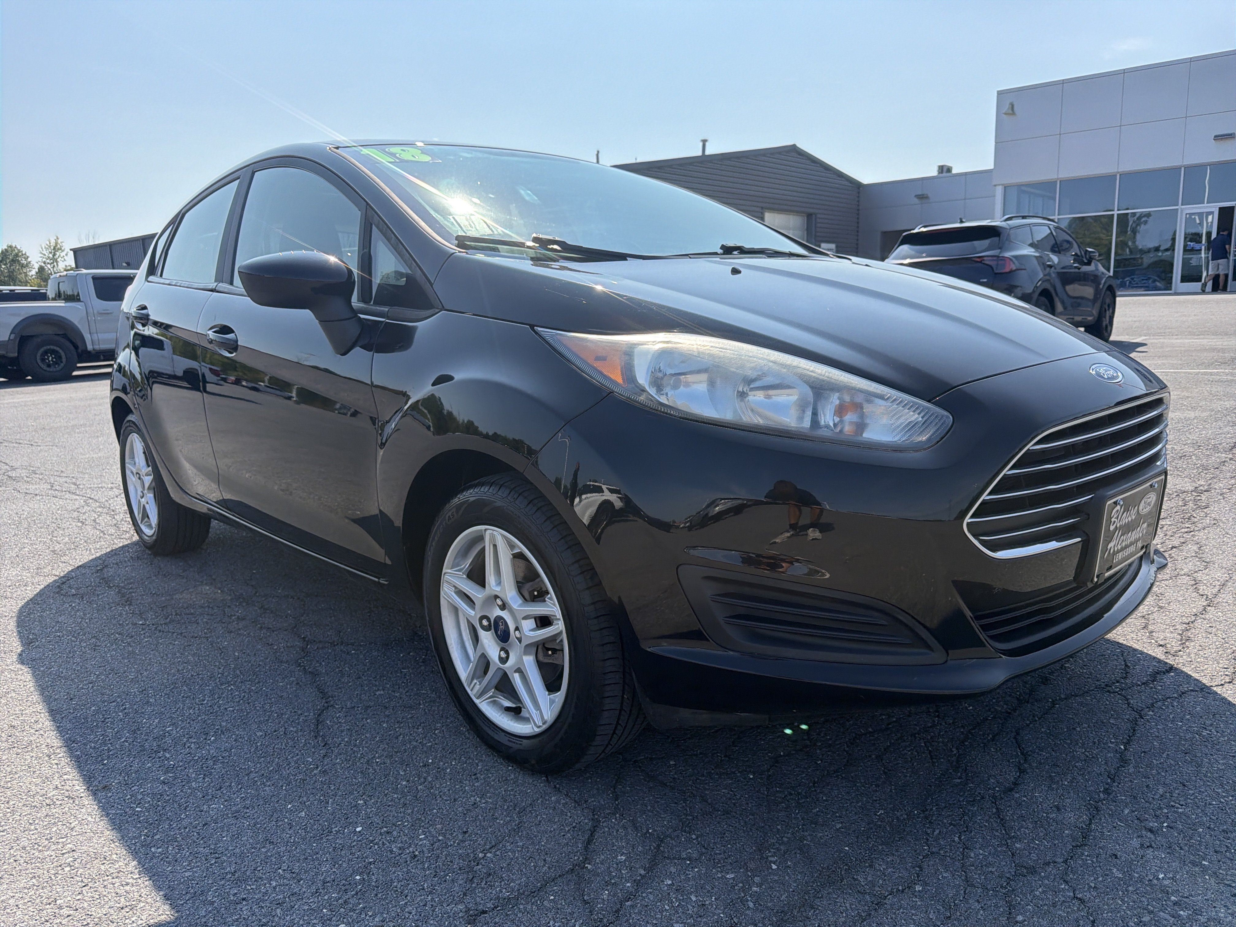 Used 2018 Ford Fiesta SE FWD image 1