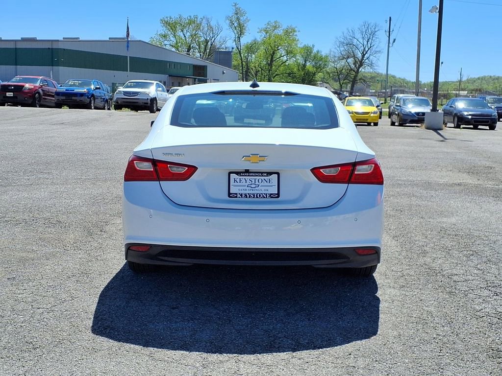 Used 2022 Chevrolet Malibu LS FWD image 4