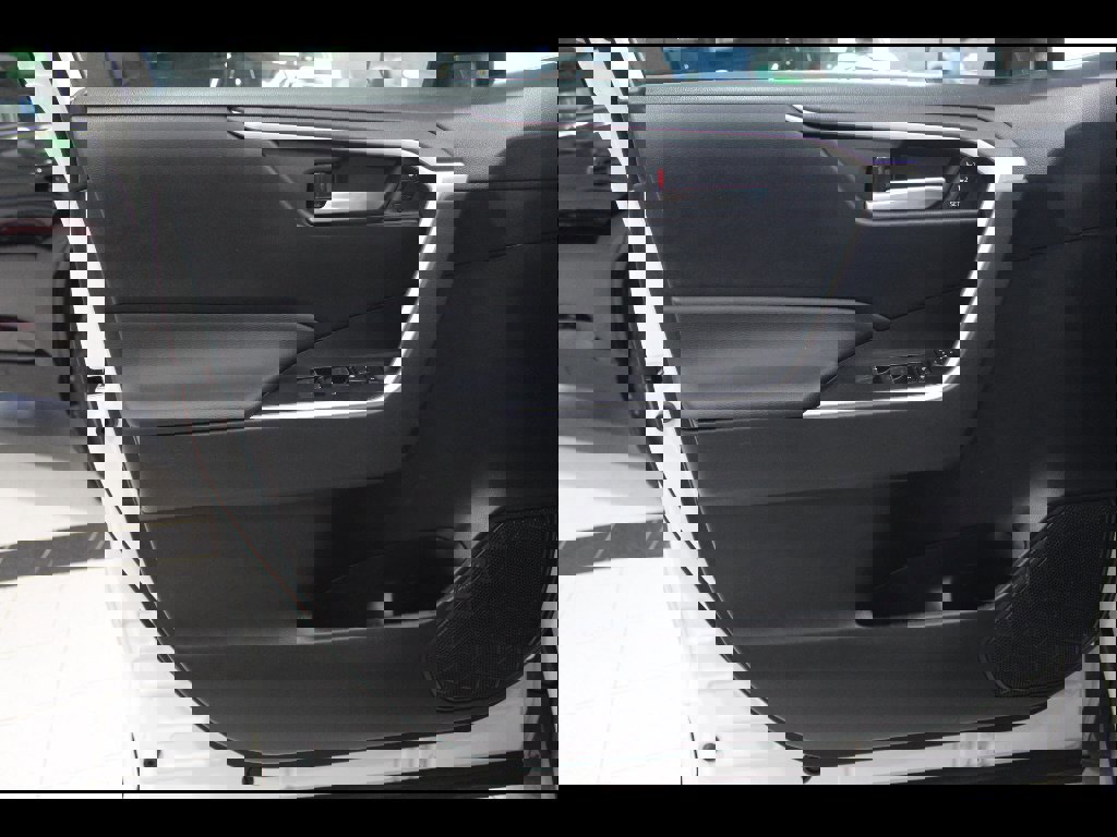 Used 2023 Toyota RAV4 XLE Premium image 15