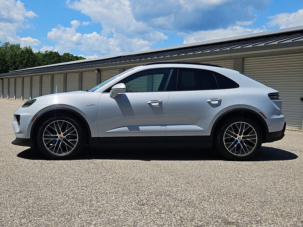 Certified 2025 Porsche Macan 4 Electric AWD/4WD image 2