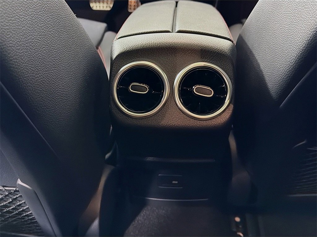 Used 2023 Mercedes-Benz CLA 250 4MATIC image 27