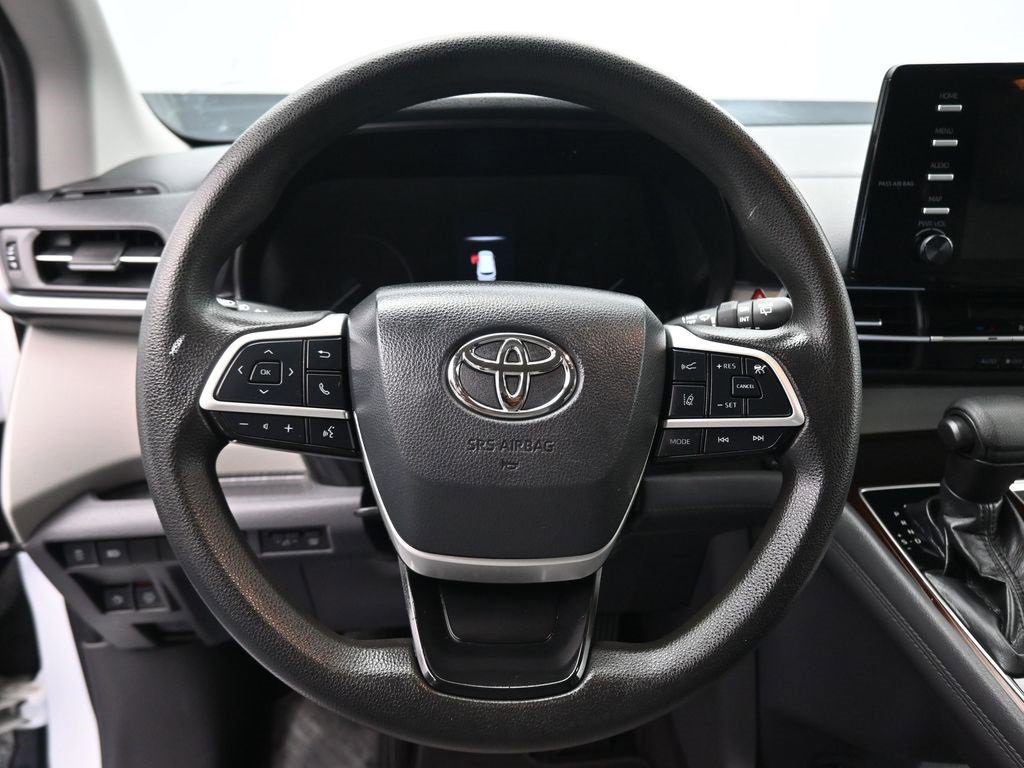 Used 2021 Toyota Sienna LE image 14