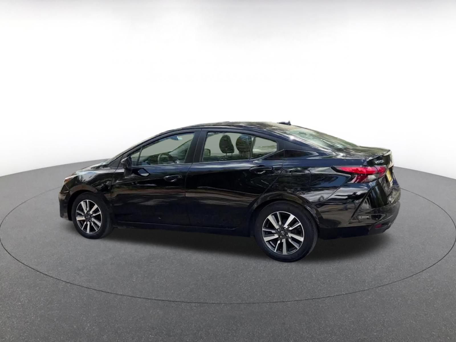 Used 2025 Nissan Versa SV FWD image 9