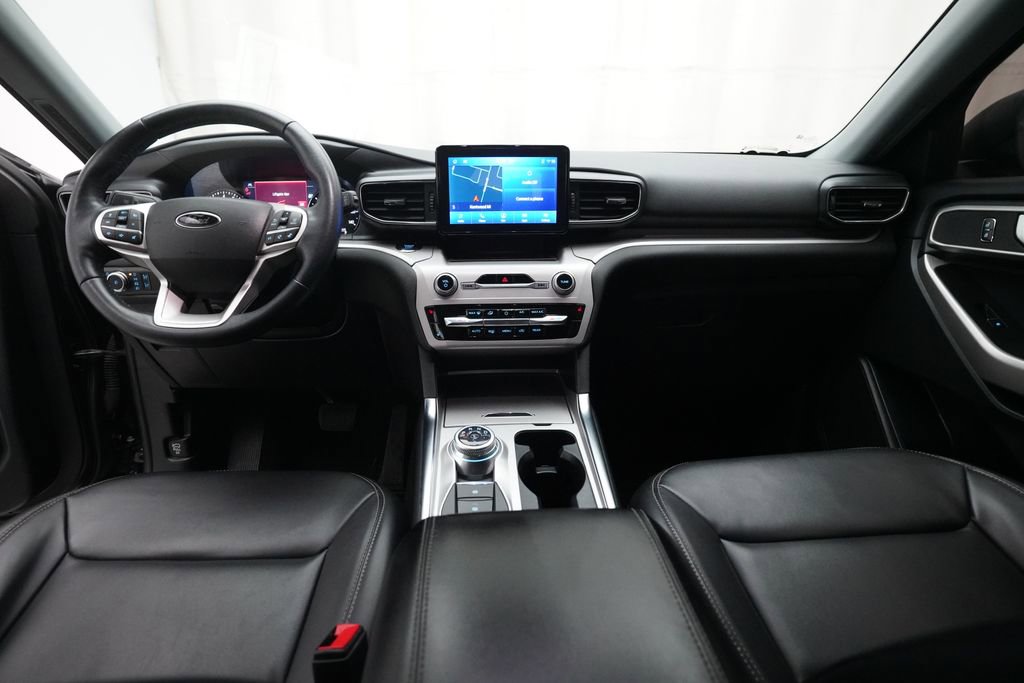 Used 2023 Ford Explorer XLT AWD/4WD image 5