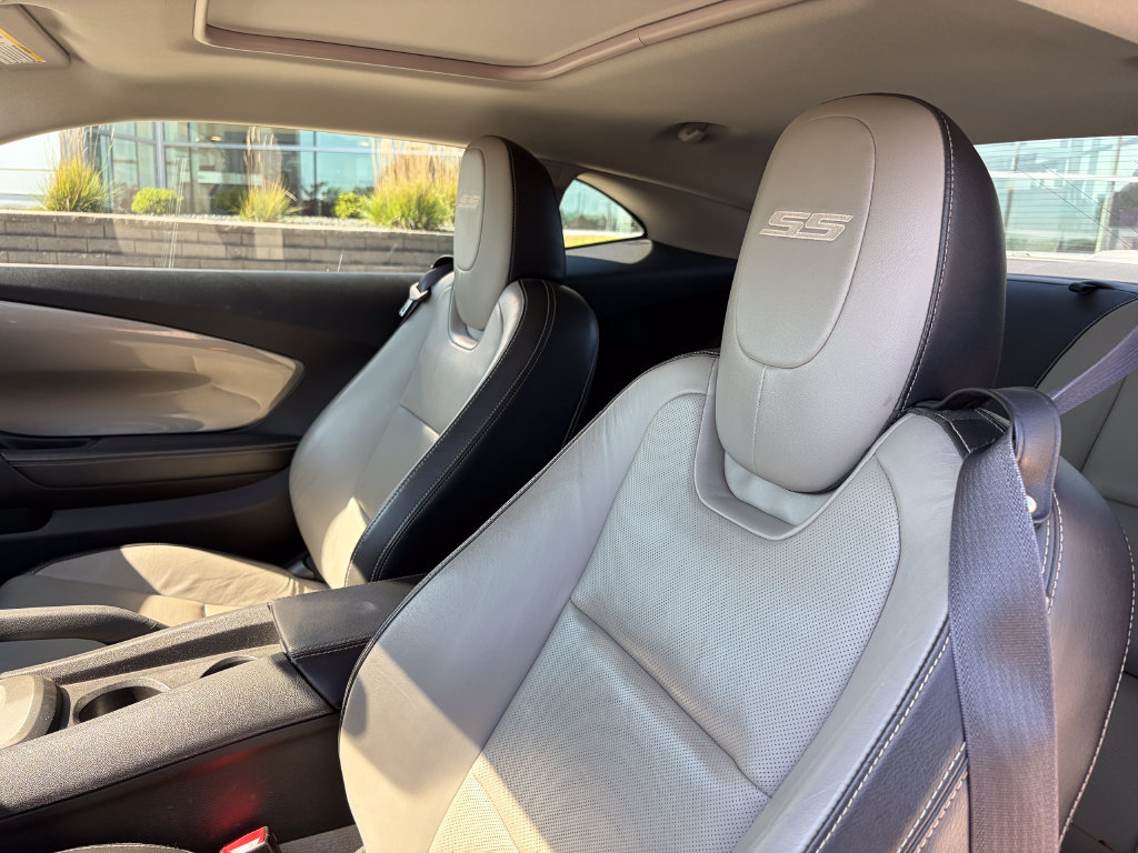 Used 2015 Chevrolet Camaro SS w/ RS Package RWD image 10