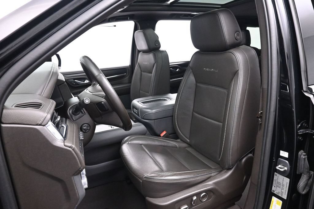 Used 2023 GMC Yukon XL Denali AWD/4WD image 12