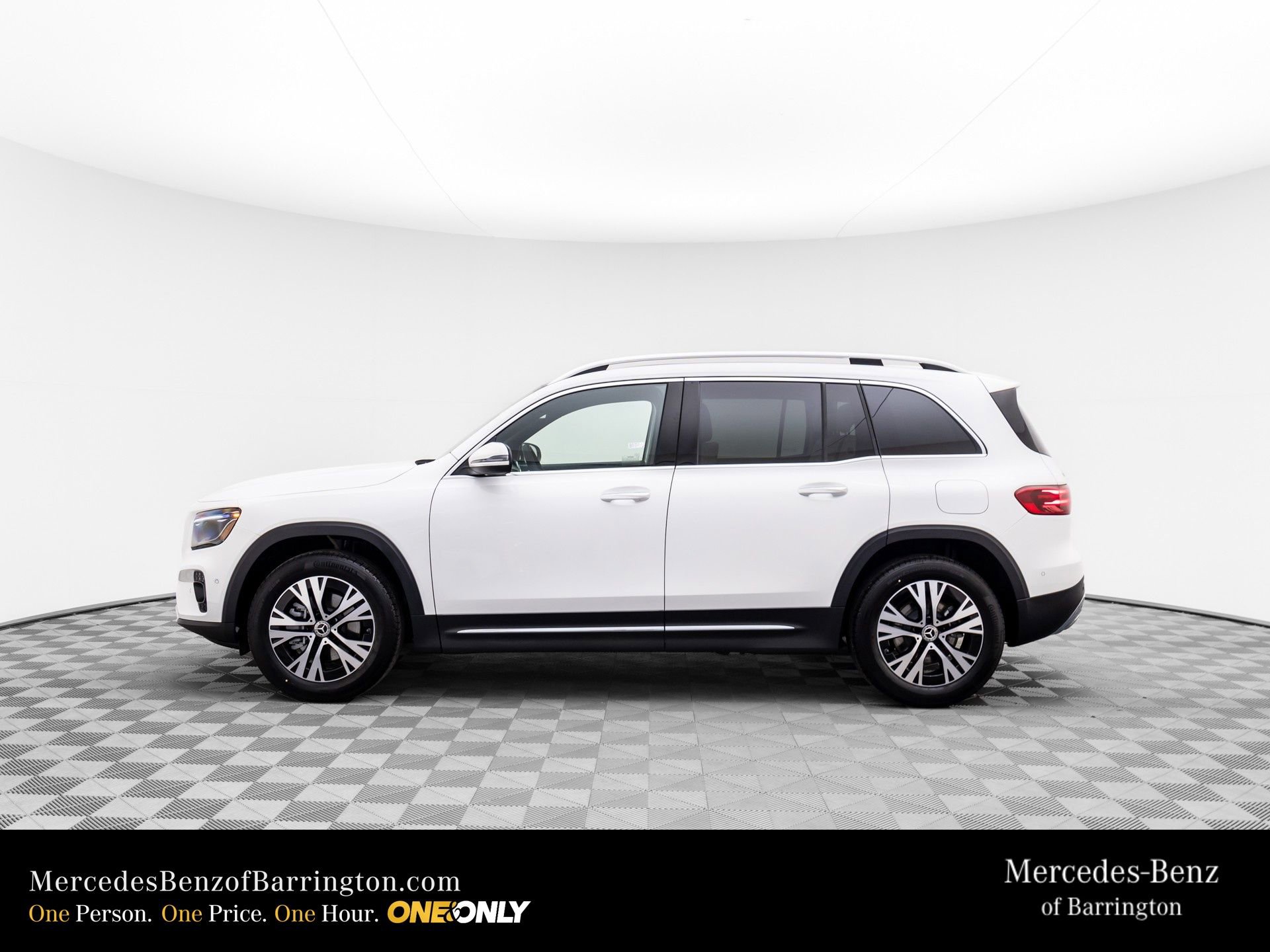 New 2025 Mercedes-Benz GLB 250 4MATIC image 2