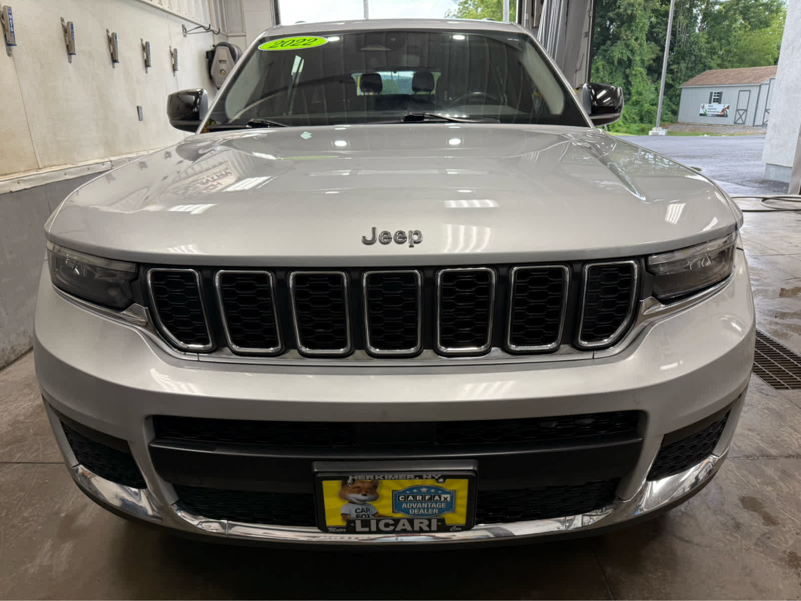 Used 2022 Jeep Grand Cherokee L Laredo w/ Luxury Tech Group I AWD/4WD image 2