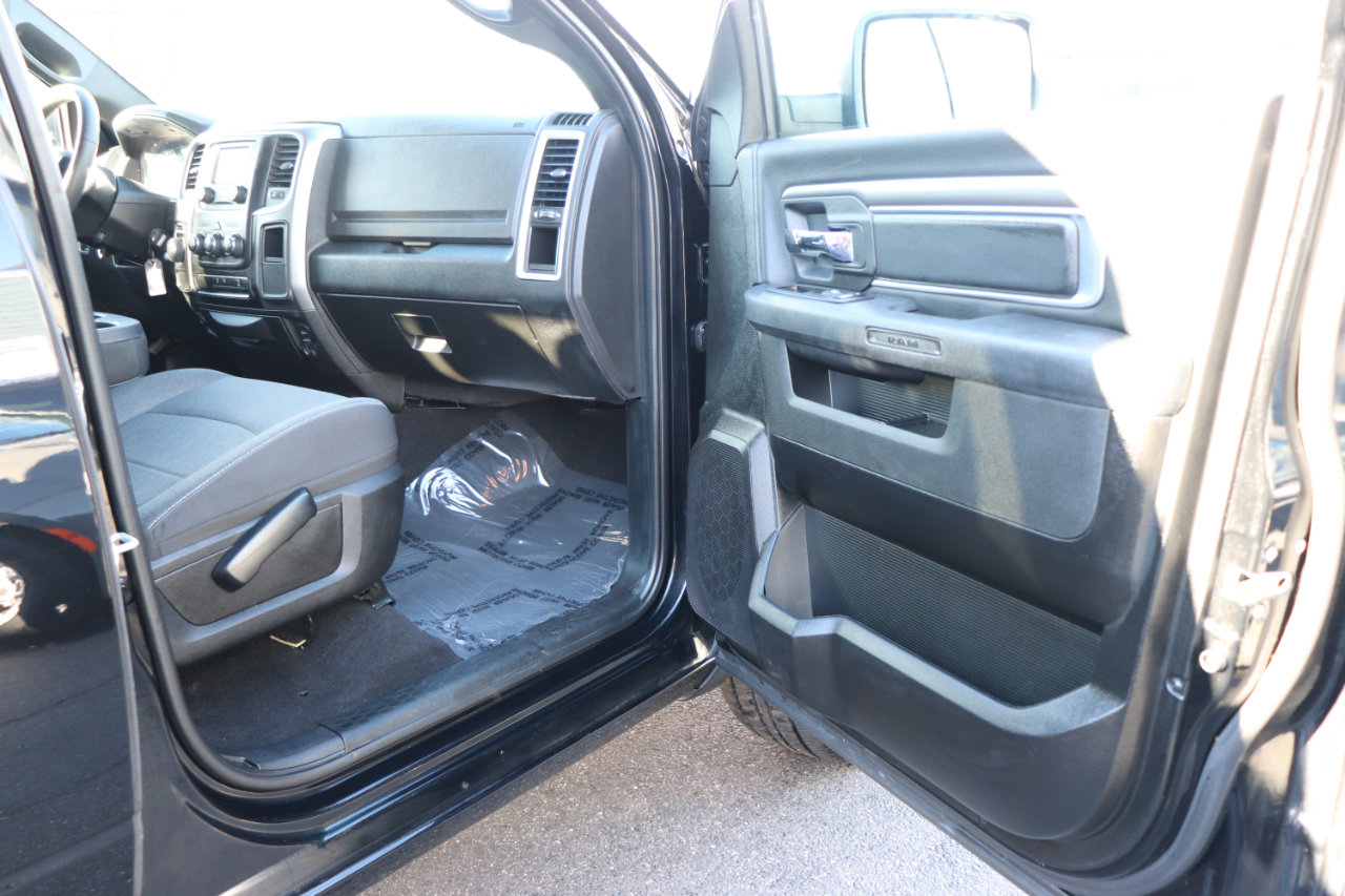 Used 2024 RAM 1500 Classic Warlock image 15