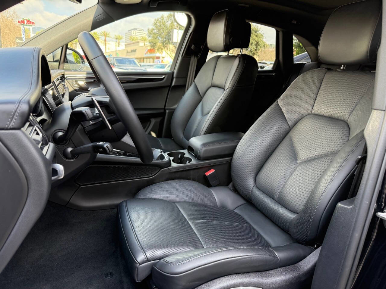 Used 2024 Porsche Macan S image 25