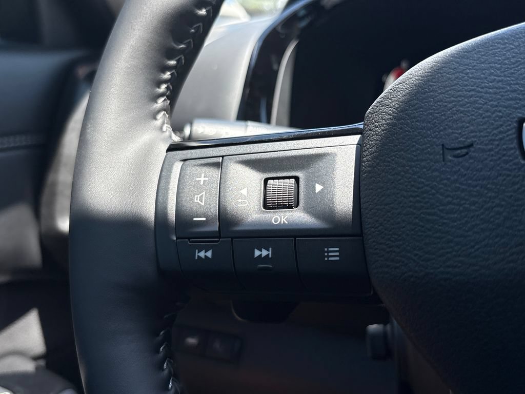 New 2026 Nissan Pathfinder Platinum FWD image 11