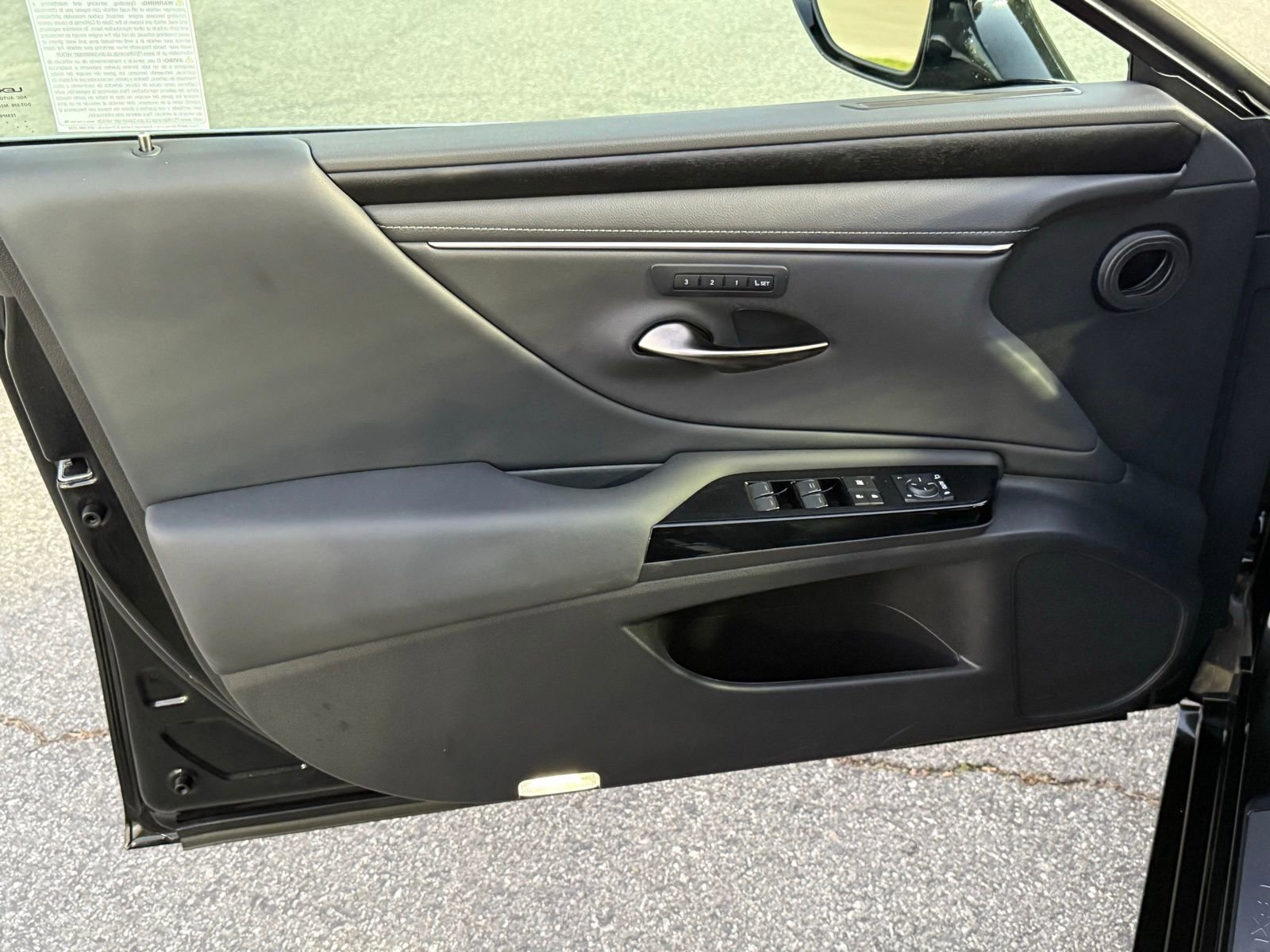 Used 2025 Lexus ES 300h w/ Premium Package image 19