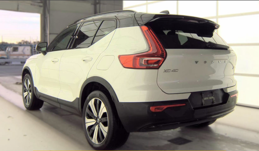 Used 2023 Volvo XC40 Recharge Plus w/ Protection Package Premier AWD/4WD image 10