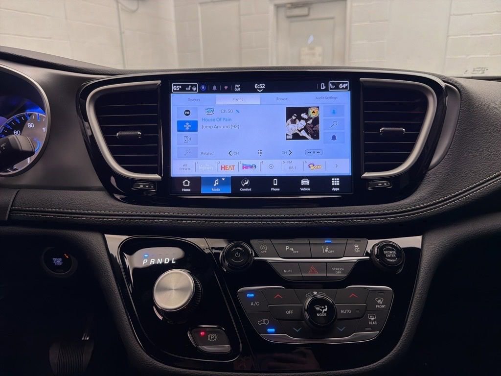 New 2026 Chrysler Pacifica Select FWD image 10
