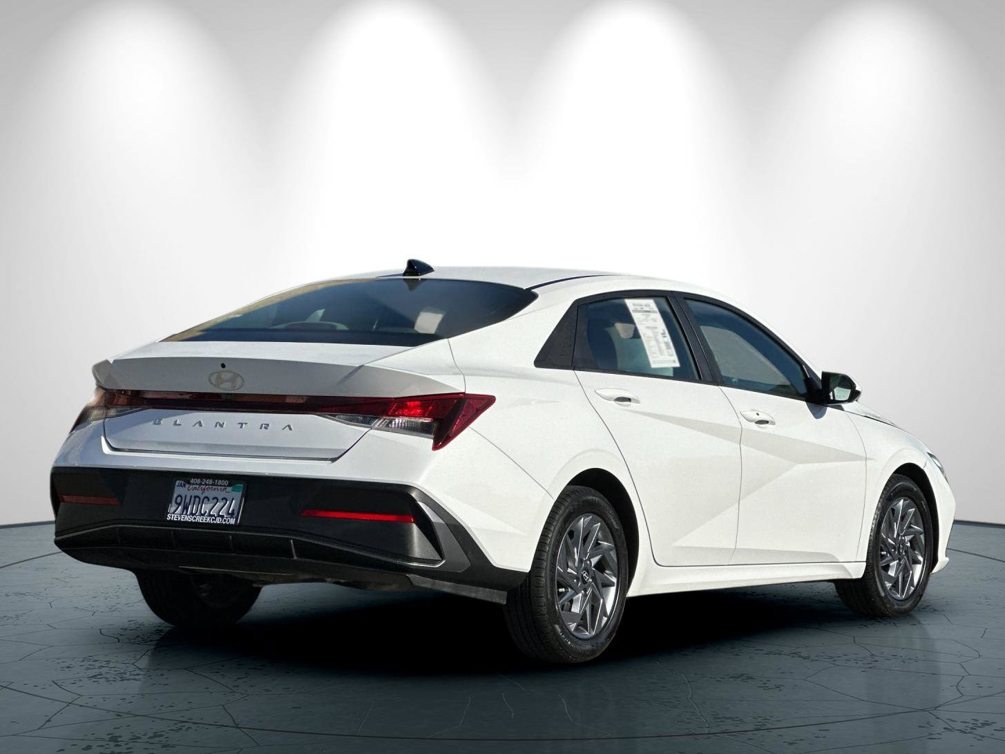 Used 2024 Hyundai Elantra SEL FWD image 4
