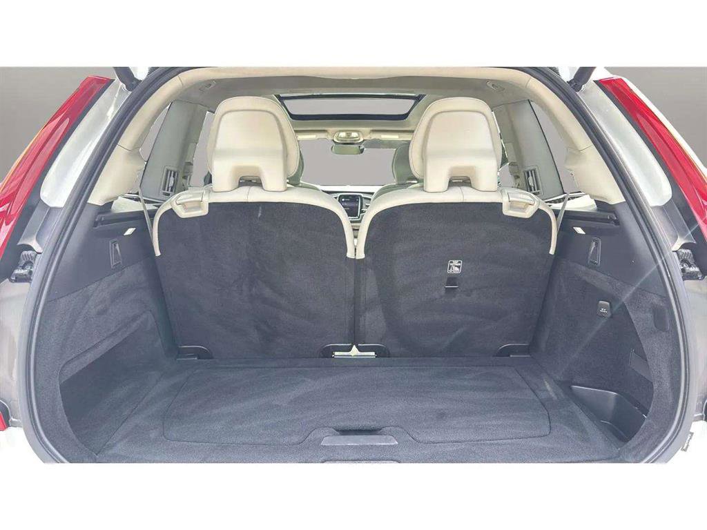 Used 2023 Volvo XC90 B6 Plus image 10