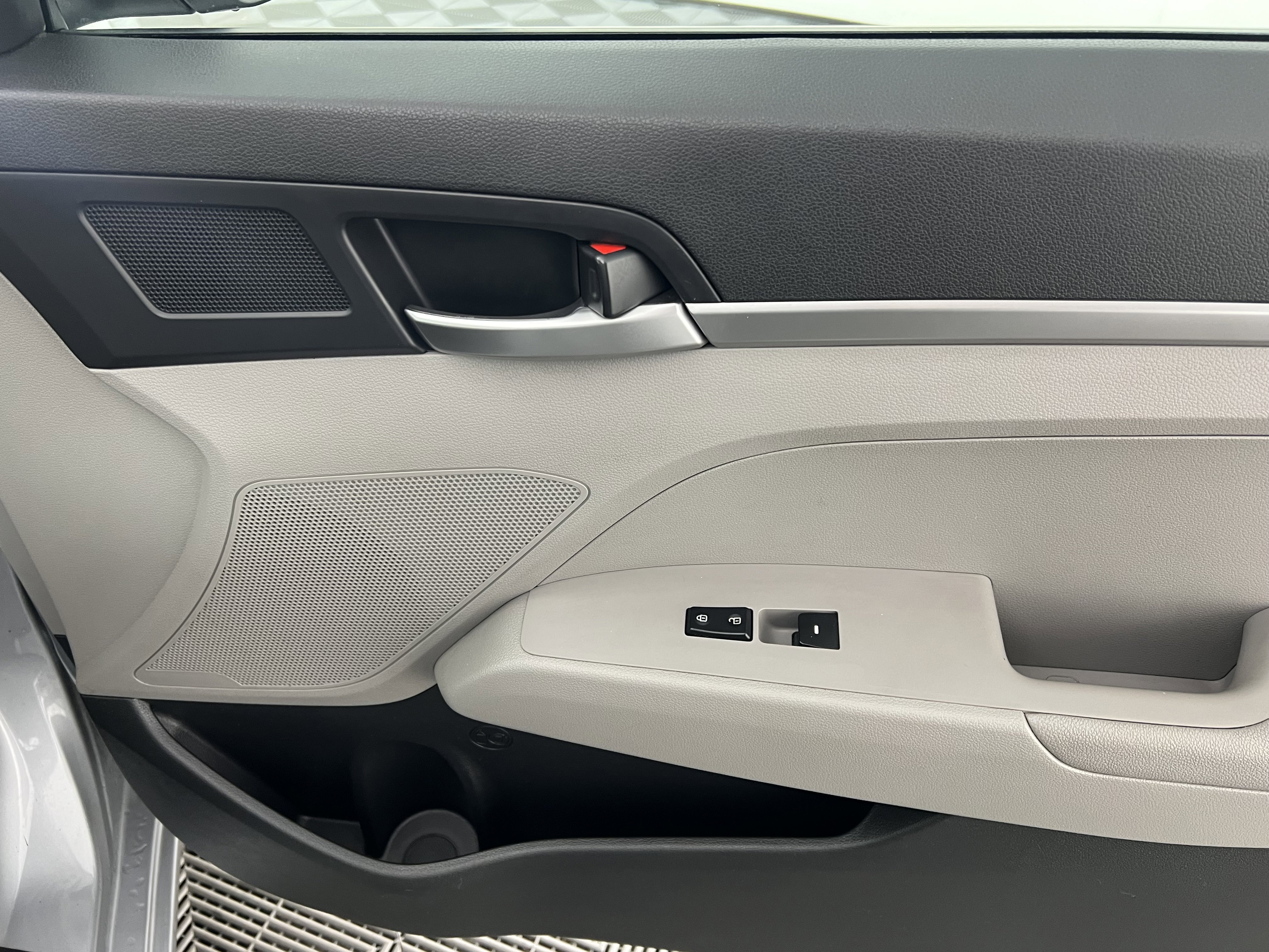 Used 2020 Hyundai Elantra SE FWD image 24