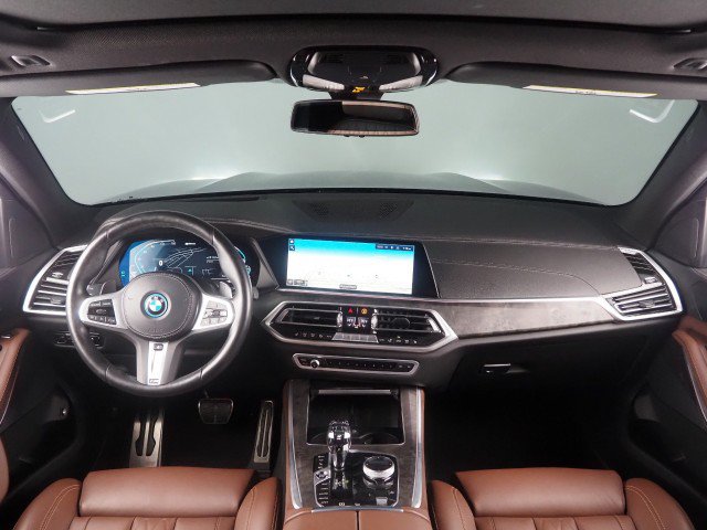 Used 2023 BMW X5 xDrive45e w/ Executive Package AWD/4WD image 3