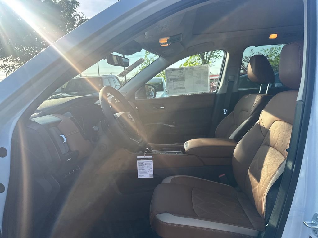 New 2026 Nissan Pathfinder Platinum FWD image 10