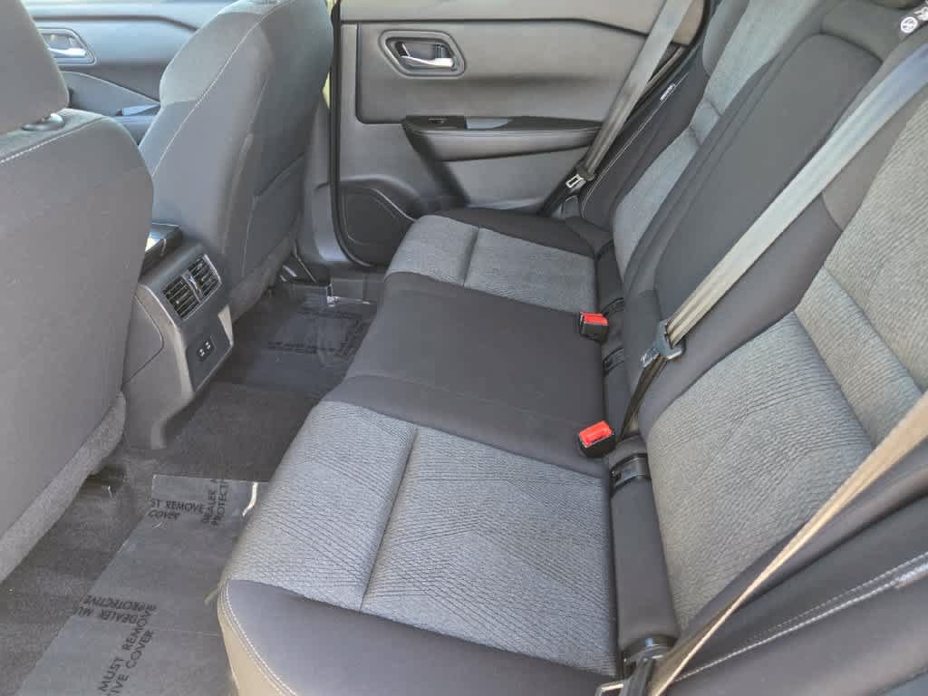Used 2024 Nissan Rogue SV FWD image 12