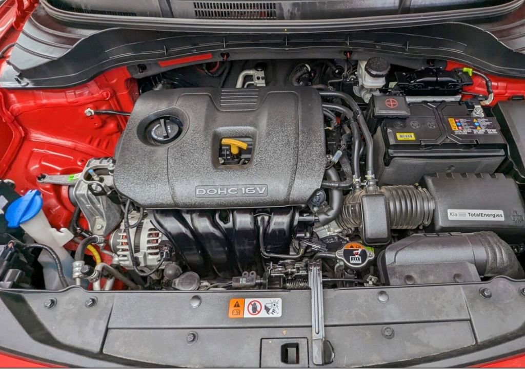 Used 2025 Kia Soul LX w/ LX Technology Package FWD image 7